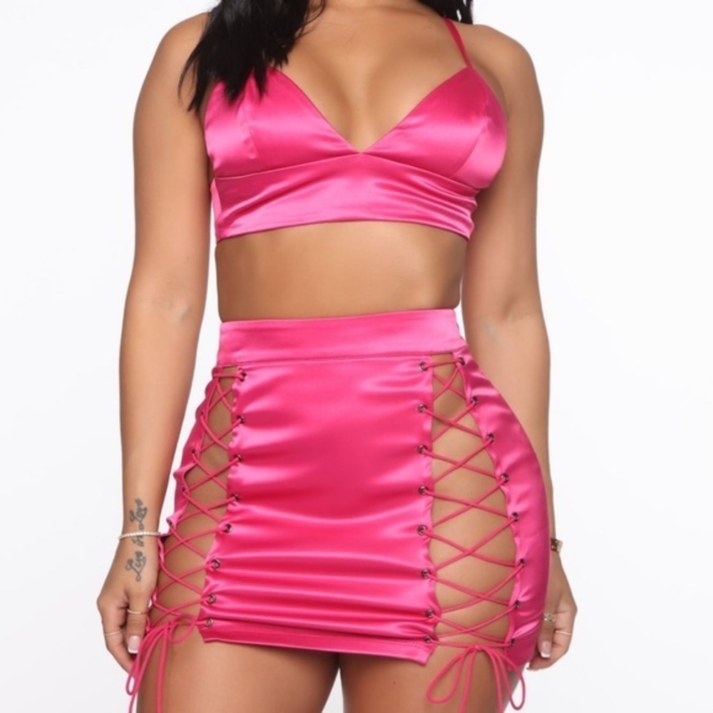 Hot pink Fashion Nova Never Seen Before Satin Skirt Set 🌺